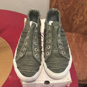 Gray Canvas Sneakers with Distressed Look and White Soles